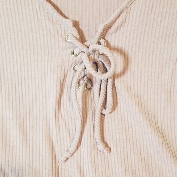 Heart &‎ Hips V-Neck Quarter Length Sleeve Blouse - Picture 3 of 8